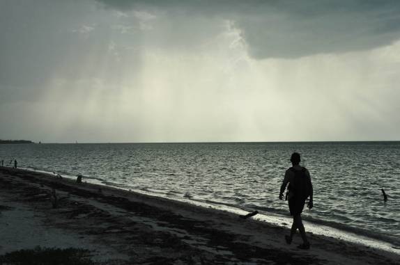 Caminhada antes da chuva na iilha de Holbox, no norte do Yucatán, no México